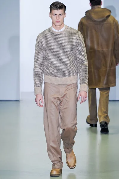 Look 15